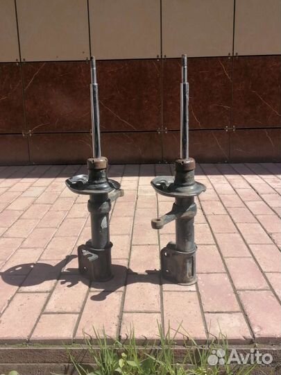 Передние газомасленые стойки