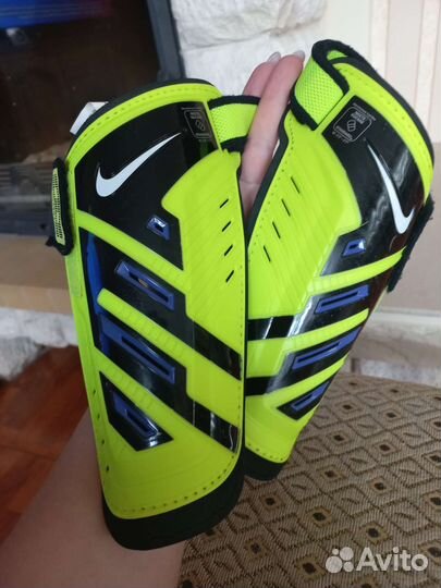Щитки футбольные nike M