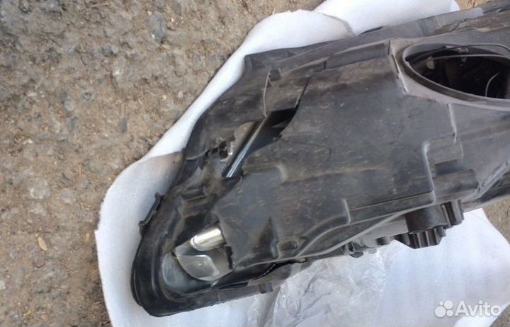 Правая фара W212 bi ксенон mercedes