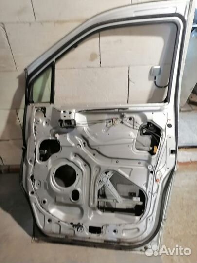 Дверь передняя правая Nissan Elgrand E50