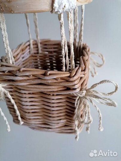 Воздушный шар с корзиной