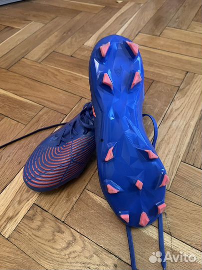 Футбольные бутсы adidas
