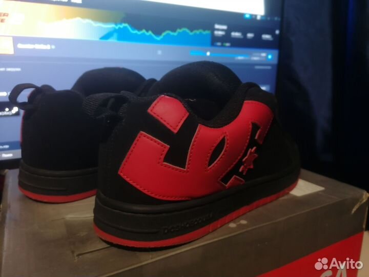 Кроссовки dc shoes red court graffik