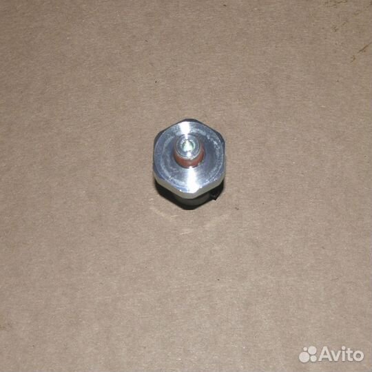 Датчик давления масла lдля двигателя ямз-650/651