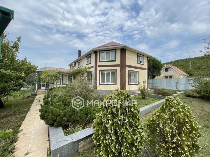 Дом 234,4 м² на участке 11,2 сот.