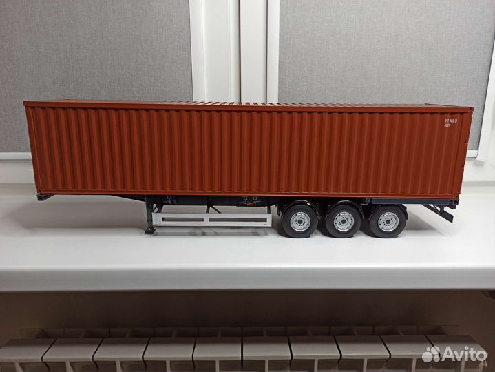 Морской контейнер 40 футов+ полуприцеп 1:18 NZG