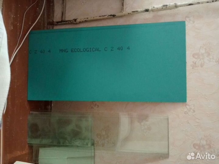 Зеркало и стеклянные полки