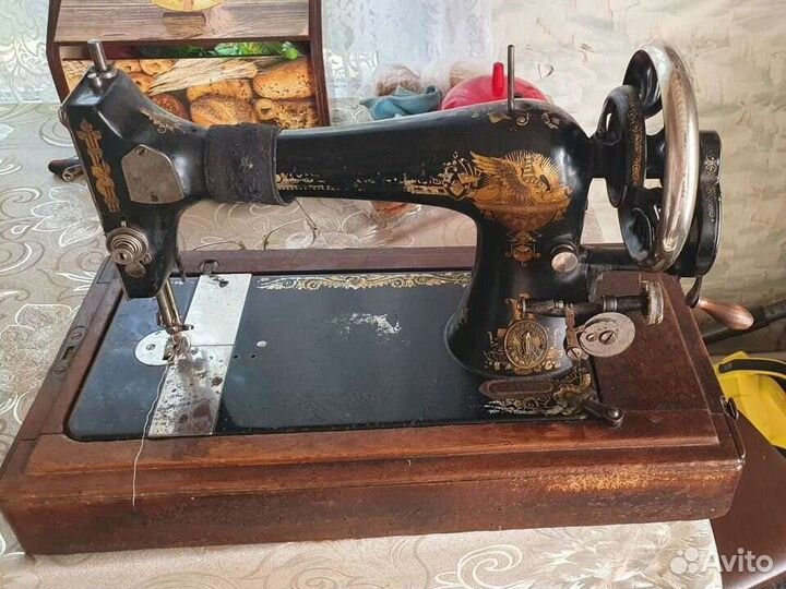 Швейная машинка Зингер