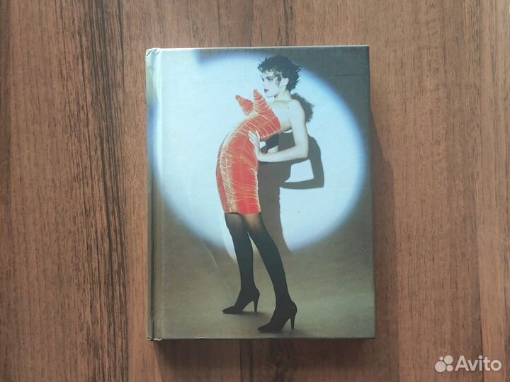 Книга Vogue on Jean Paul Gaultier Легенды моды