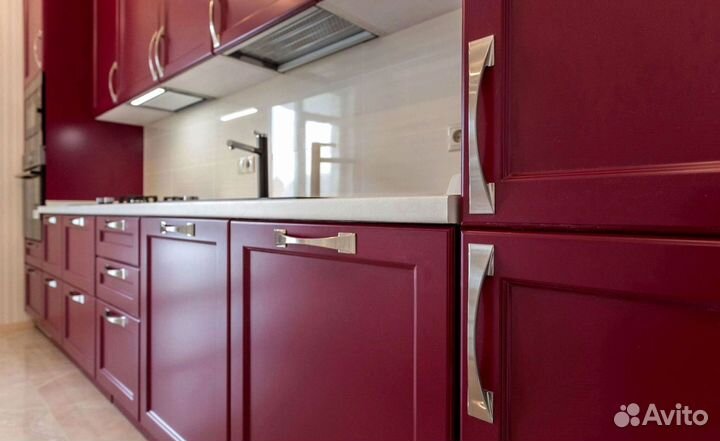 Прямая кухня в потолок. Кухонный гарнитур на заказ