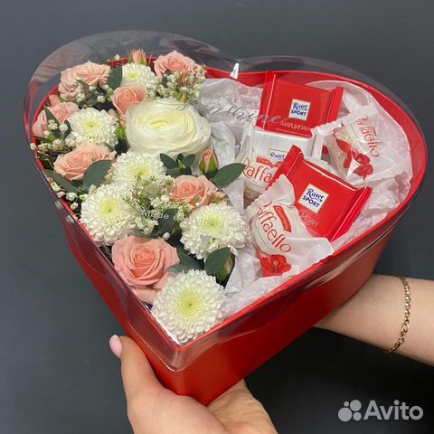 Подарочный набор с конфетами и цветами