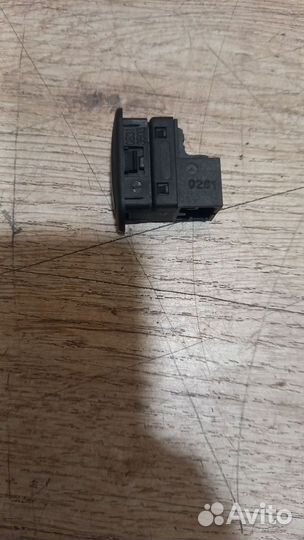 Кнопка аварийной сигнализации Skoda Octavia A5