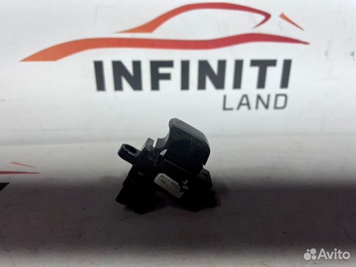 Блок кнопок стеклоподъёмника Nissan Teana J31