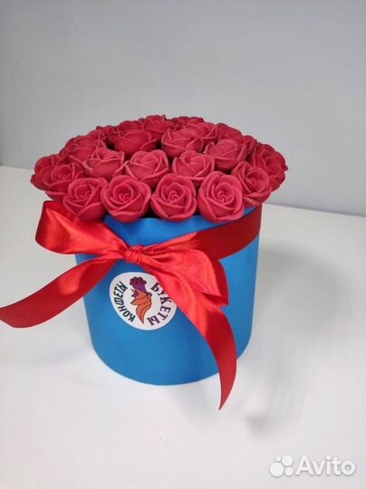 Красные Розы из Белого Шоколада - 37 шт в Коробке