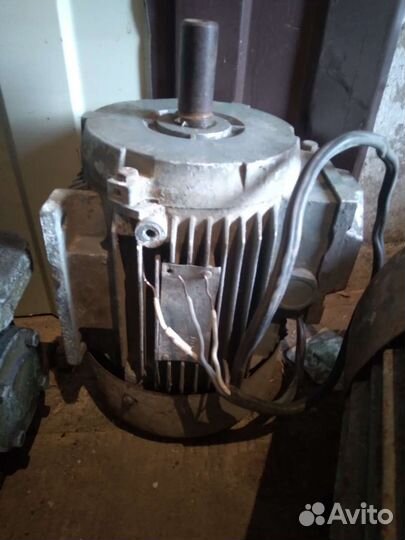 Электродвигатель с редуктором