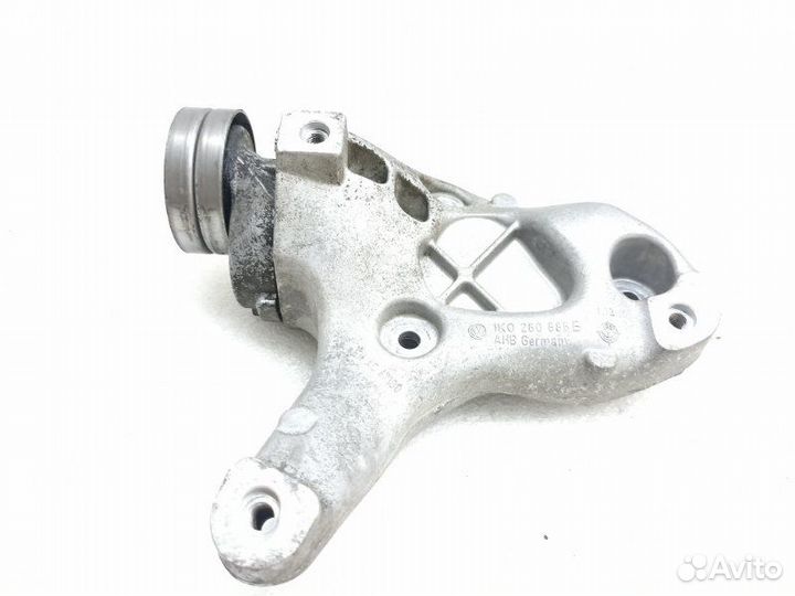 Кронштейн компрессора кондиционера Volkswagen Golf