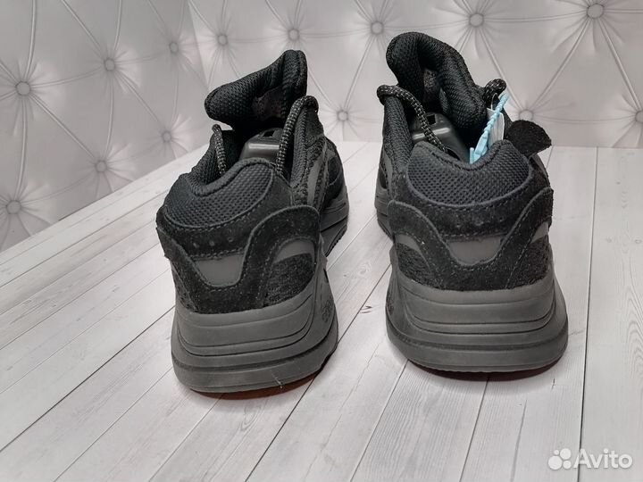 Кроссовки adidas yeezy boost 700 размер 38-39