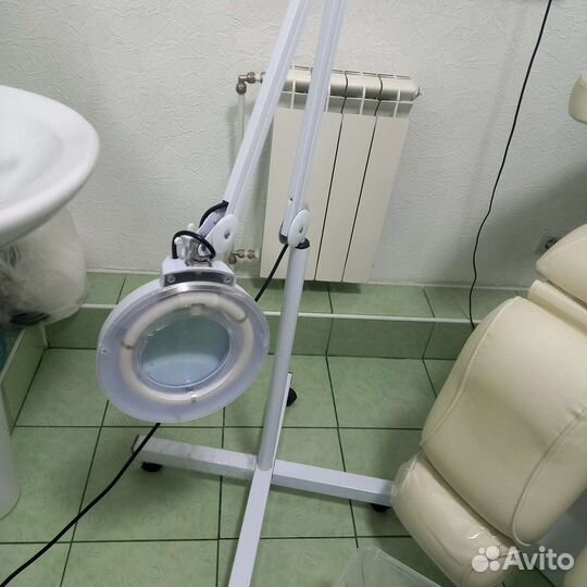 Лампа лупа на штативе