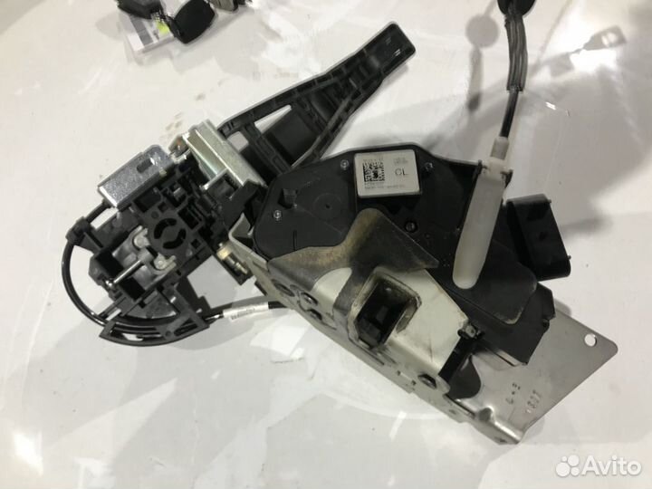 Замок передней левой двери Ford Transit