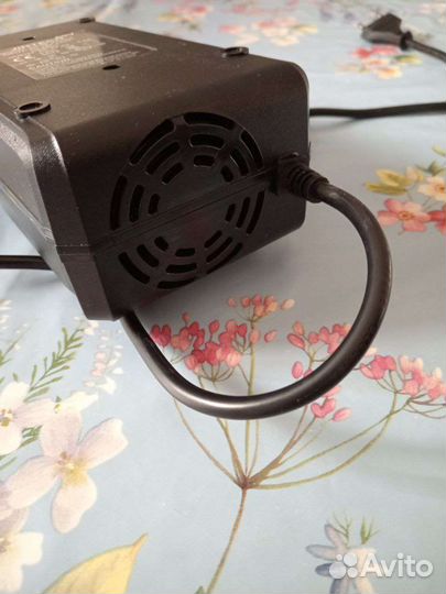 Зарядное устройство для электровелика минако