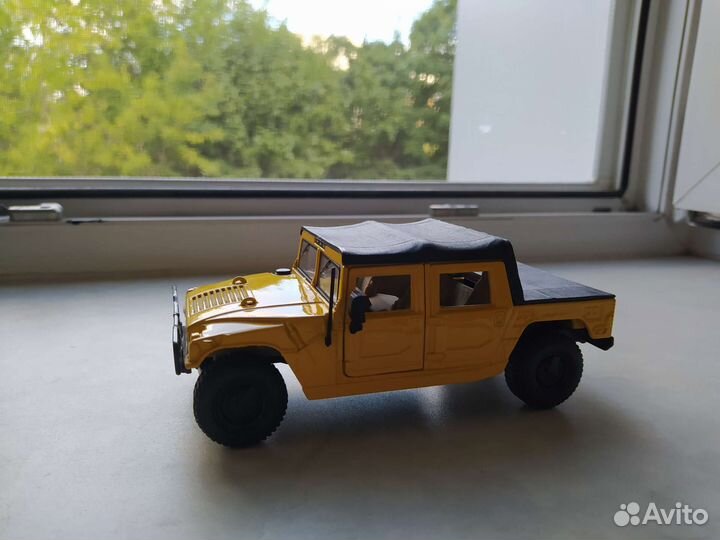 Модель автомобиля Hummer H1 1/27 Maisto