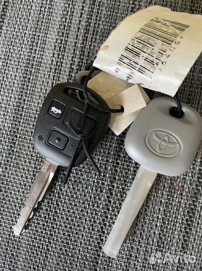 Ключ зажигания Тойота (оригинал)