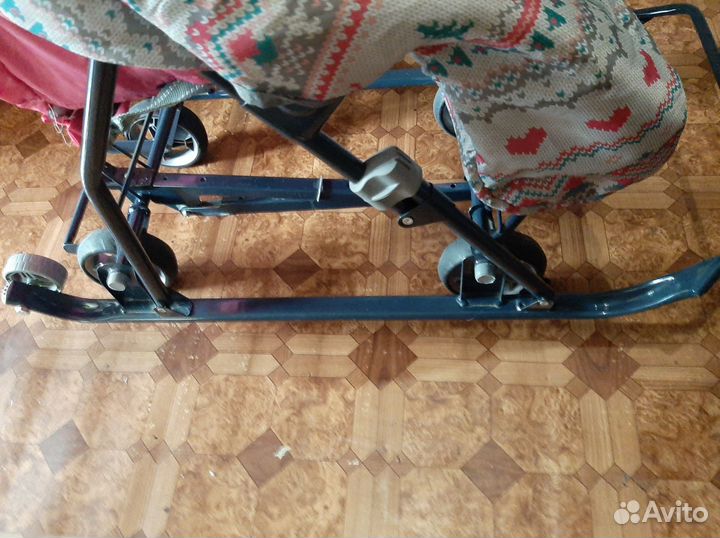 Коляска на колёсах детская