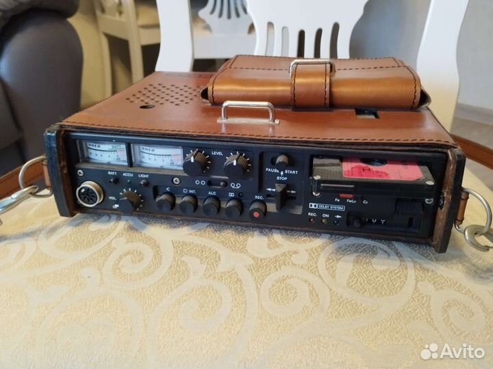 Кассетный магнитофон uher CR 240