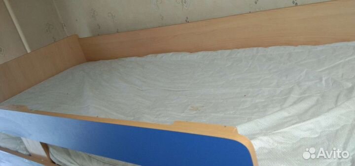 Кровать чердак со столом и шкафом бу