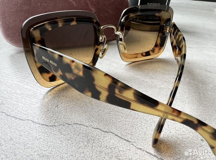 Солнцезащитные очки Miu Miu Италия