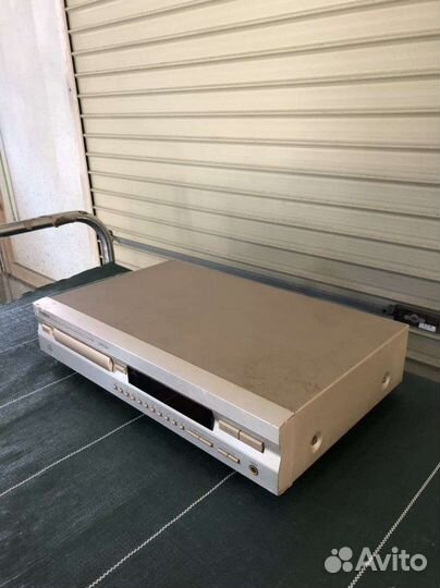 Cd плеер Yamaha CDX-596