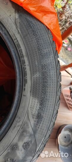 Kumho I'Zen RV Stud KC16 225/65 R17 106T