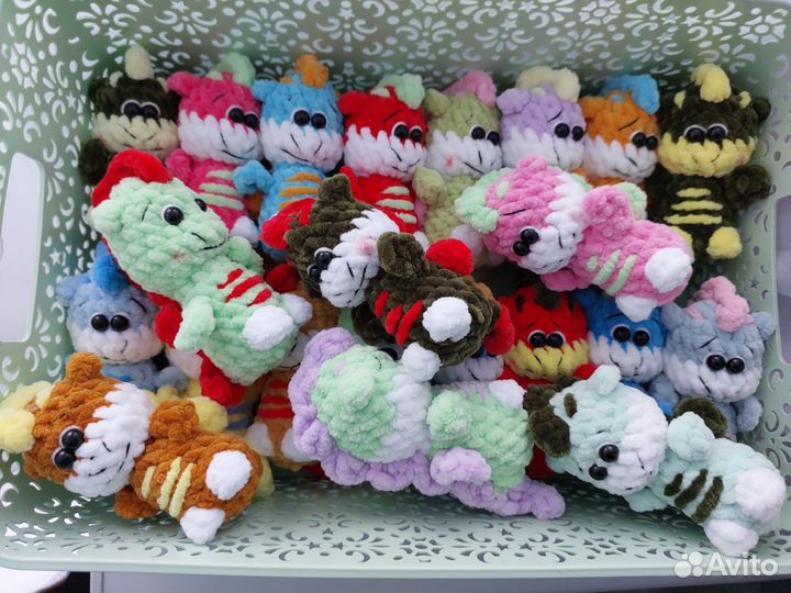 Вязаная игрушка брелок дракон, пингвин, олень