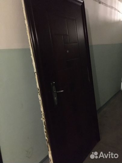 Дверь входная металлическая правая бу