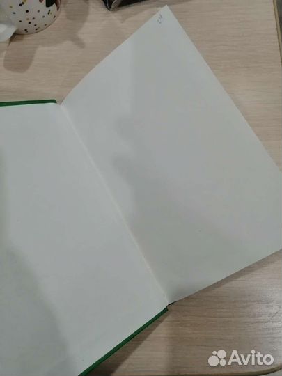 Книга Дело о бледном вампире 2000