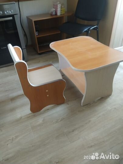 Детский стол и стул