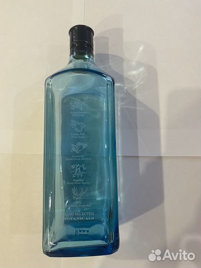 Бутылки от премиальных марок джина