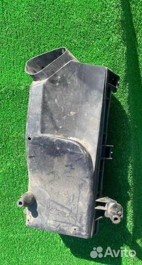 Корпус воздушного фильтра Ford Mondeo 2003