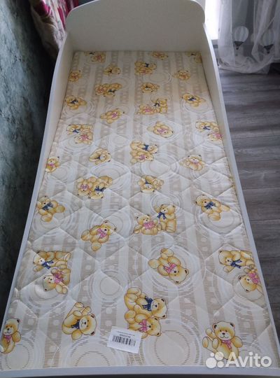 Детская кровать с матрасом