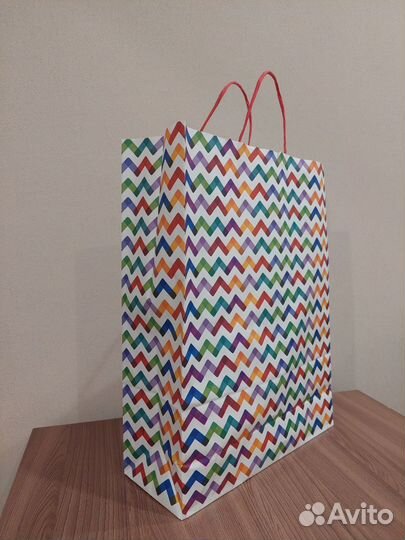 Бумажные подарочные пакеты с ручками