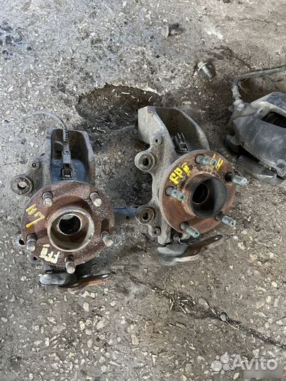 Поворотный кулак левый Ford Focus 2