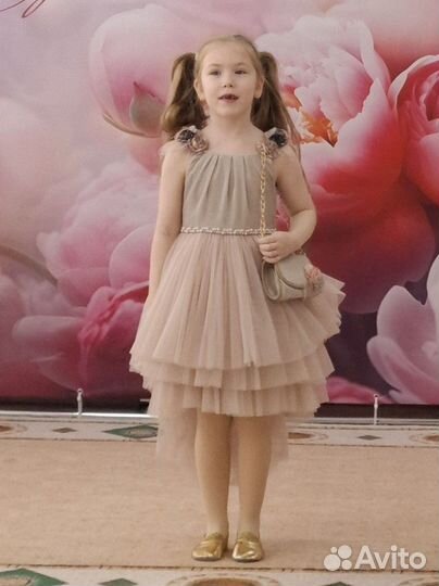 Платье для девочки нарядное 122