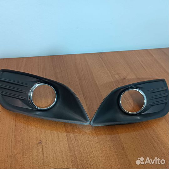 Оправа противотуманной фары Ford Focus 2 рест прав