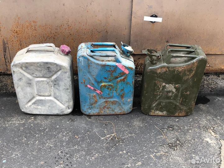Канистра для бензина металлическая