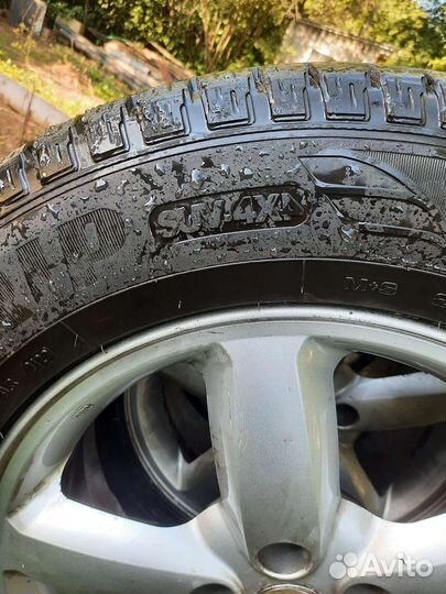 Goodyear EfficientGrip SUV 4x4 235/65 R17 104V