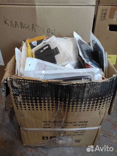 Коробка чехлов для телефонов, цена за всё