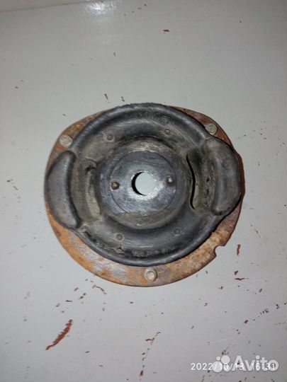 Опора передней стойки mercedes 124