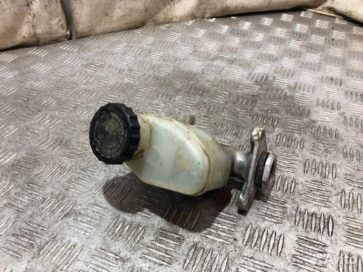 Главный тормозной цилиндр Toyota Carina E AT190