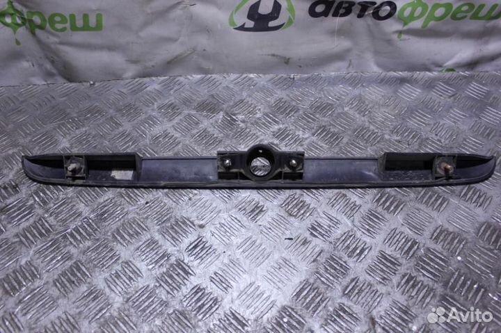 Накладка двери багажника Mitsubishi Carisma 2000 2