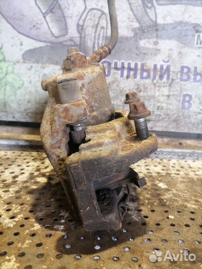 Суппорт тормозной передний правый Opel Meriva